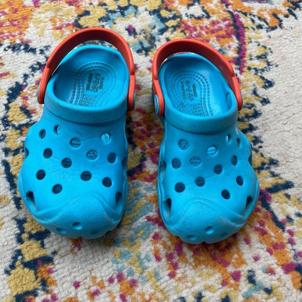 CROCS Boys swiftwater Clog Sandal Water shoes Blue/Orange size: 7